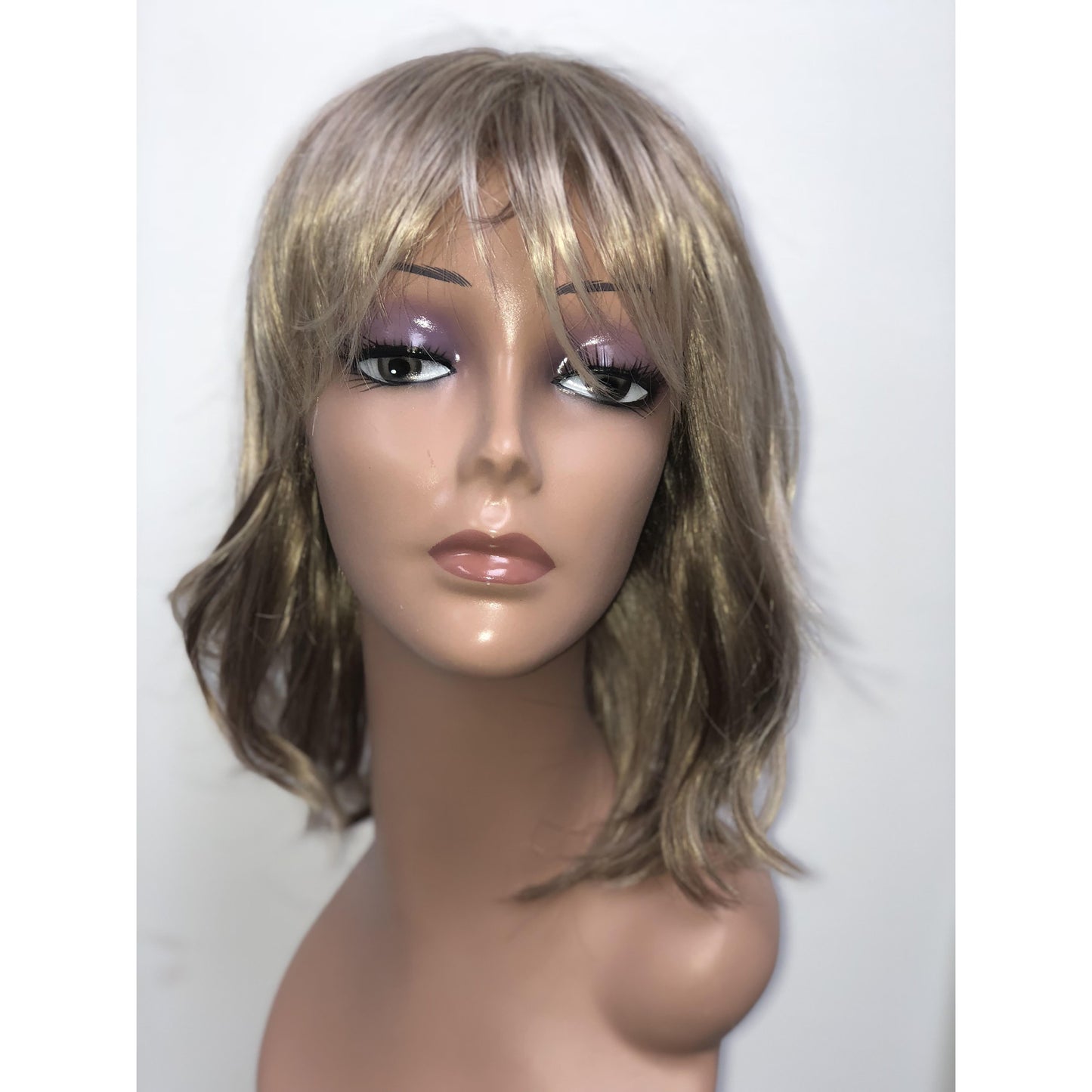 STOP TRAFFIC AVERAGE WIG By Raquel Welch - BeautyGiant USA